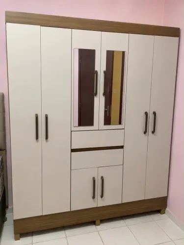 Guarda roupa 6 portas com espelho 