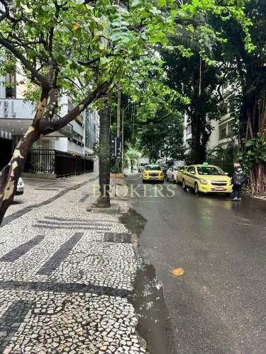 Cobertura duplex à venda - 4 quartos, joia bruta em rua tranquila com 2 vagas em Copacaban