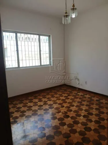 Casa Assobradada com 2 dormitórios, quintal, 1 vaga.