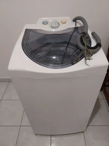 Lavadora roupas CONSUl compacta. Lava,enxagua e centrífuga. Pouco uso... ótimo estado