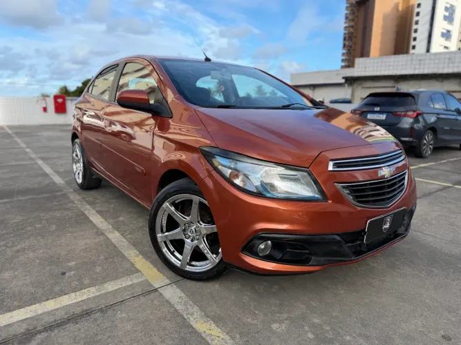 Chevrolet Onix Hatch LT 1.4 8V Flex Power Mec. 4P 2013