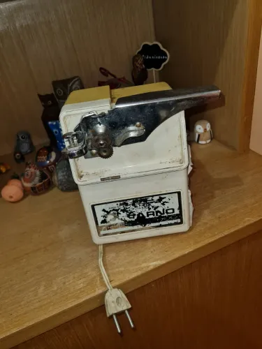 Abridor de latas afiador facas anos 70, no estado