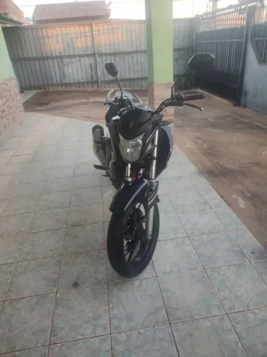 Moto CB 250 ABS 2022