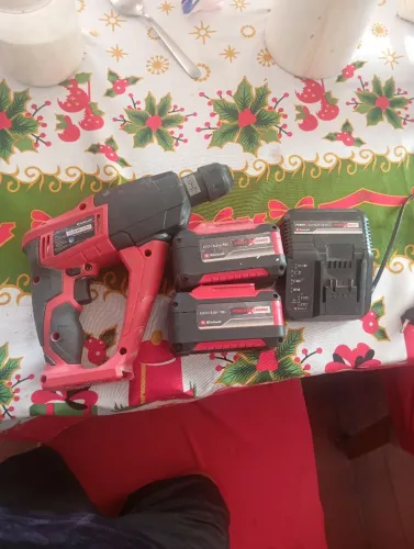 Martelete elétrico com 2 bateria e carregador 