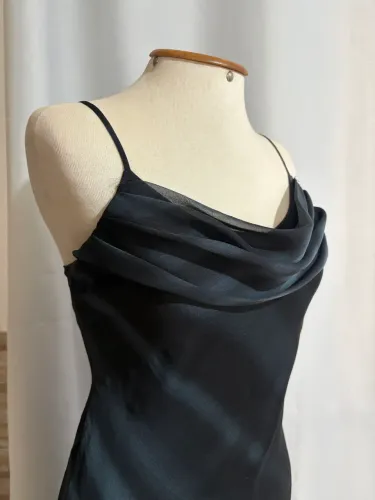 Vestido curto preto e azul turquesa - tamanho M