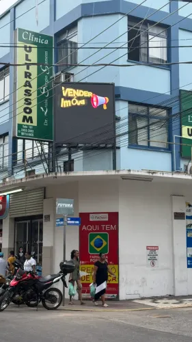 Consultório ou Escritório de frente para Av Nilo Peçanha, prédio de esquina