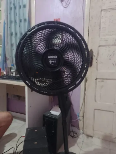 Ventilador Arno de coluna em estado de novo