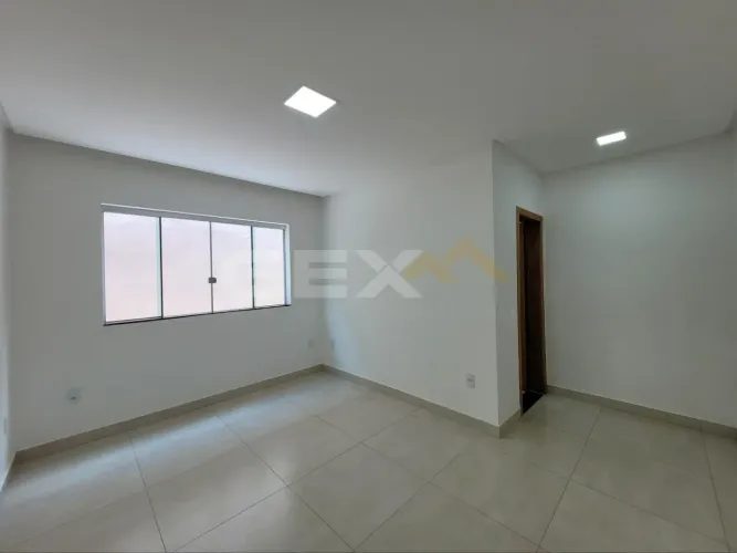 casa de 03 quartos no bairro Interlagos