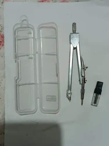 Compasso de Metal Tilibra C502 com estojo.