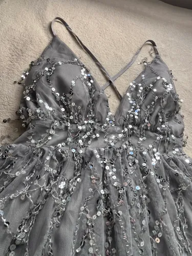 Vestido / Macaquinho Festa Cinza com Brilho e Paetê - Tamanho M