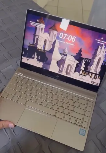 Notebook - 8GB RAM HP