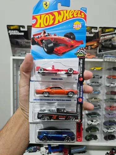 4 hotwheels- Ferrari, F1, Chevy e velozes