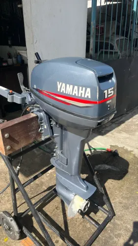 Motor de popa Yamaha 15 HP 
