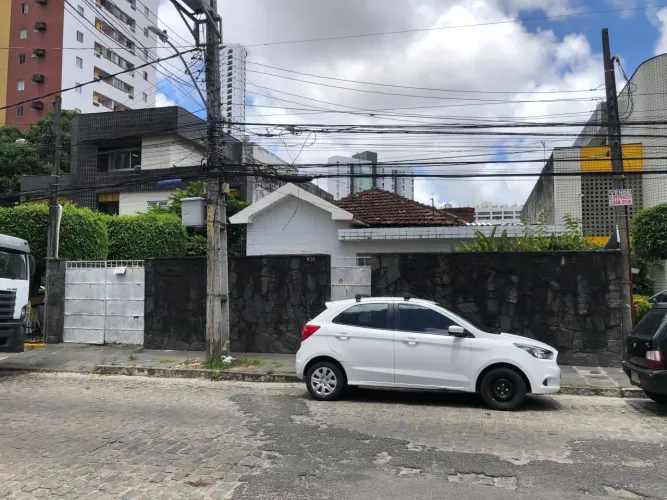 Casa 450m2,4 quartos ,1 suite,dependência completa empregada,espaço pra 5 veículos ,bem lo