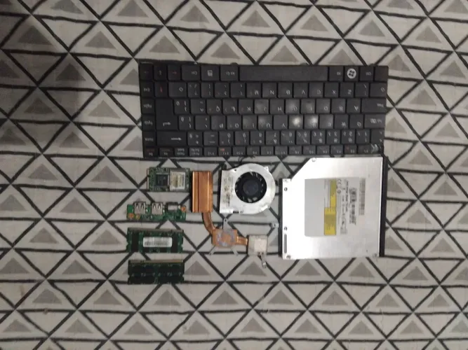Peças diversas de notebook funcionando