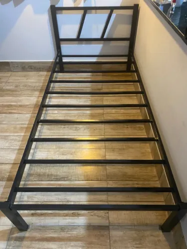 Cama de Solteiro de Ferro