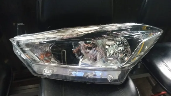 Nissan Kicks Farol lado esquerdo 17/21.