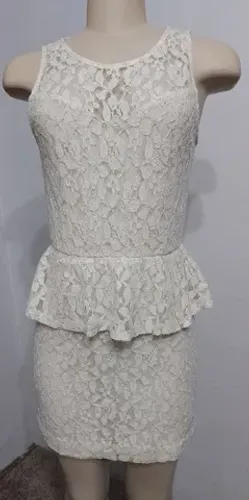 lindo vestido em renda - tamanho m