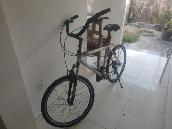 Bicicleta de alumínio