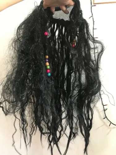 Peruca Negra Com Tranças e Miçangas