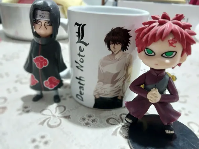 Bonecos e objetos de Anime.