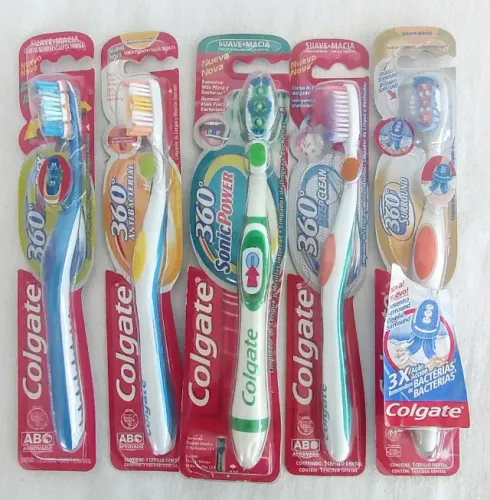 Lote - 5 Escovas de Dentes Colgate - Anos 2000's (LACRADOS)