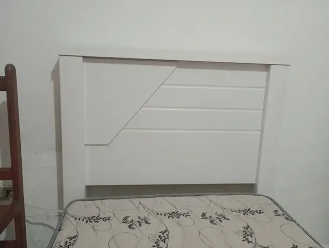 Cama de solteiro.