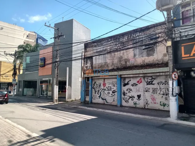 Loja com dois andares no Centro.