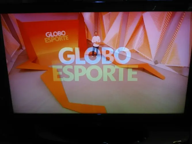 Tv Philips Perfeita com controle ok