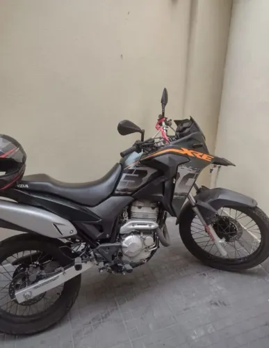 Vendo moto xre300 