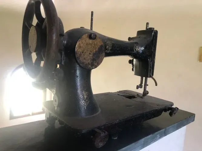 Máquina de costura antiga