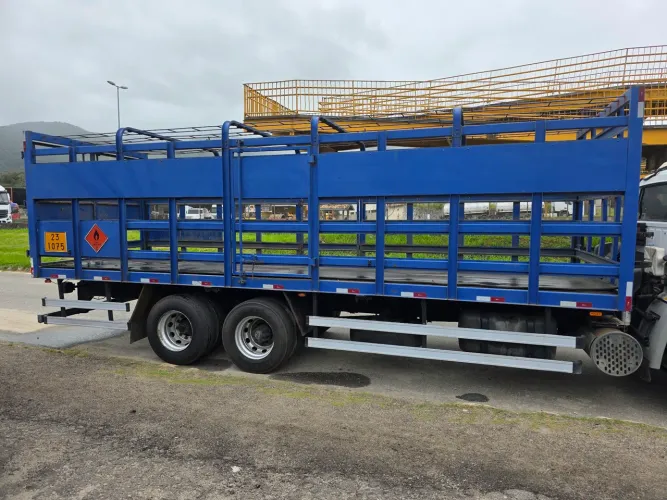 Carroceria facchini para carregar gás ano 2019 novicima pouco uso estado de ok