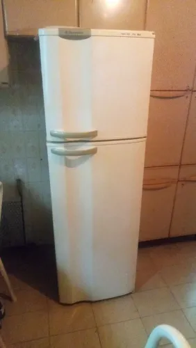 Troco tudo Família vende tudo . Geladeira Electrolux e outrosfami