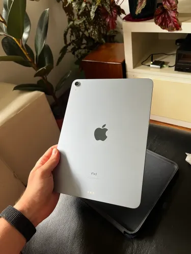 iPad Air 4a Geração Cinza Espacial e Capa Logitech Folio Touch