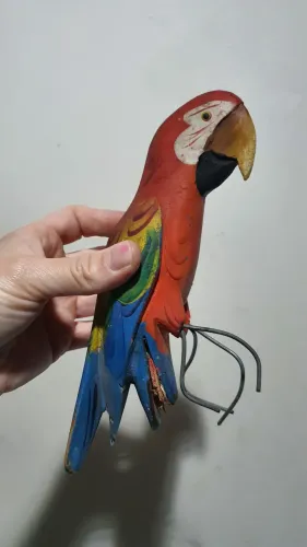 Arara em madeira decoração vintage artesanal 