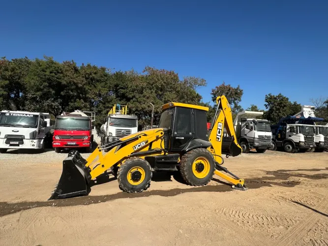 Retroescavadeira JCB 3C 2014 4X4 
