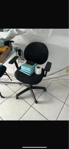 As 3 Cadeiras de Escritório 1 Giratória 2 simples 