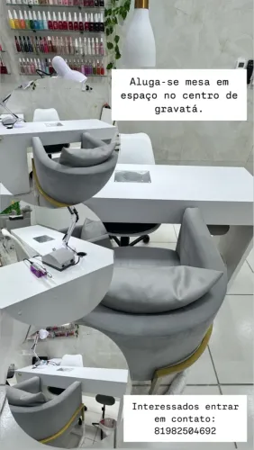 Aluguel de mesa em espaço no centro.