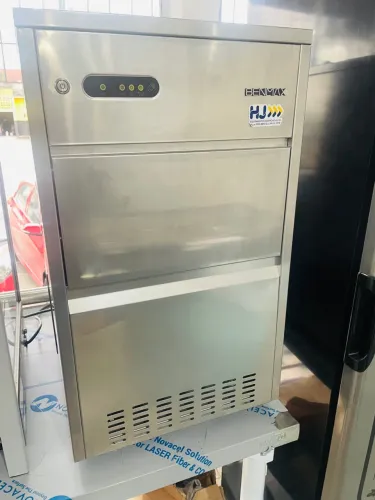 MB Máquina de gelo 26kg Benmax