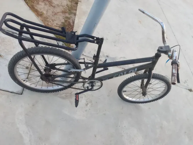 Vendo essa bicicleta aro 20. Caloi pintura original.  Contato  79- *