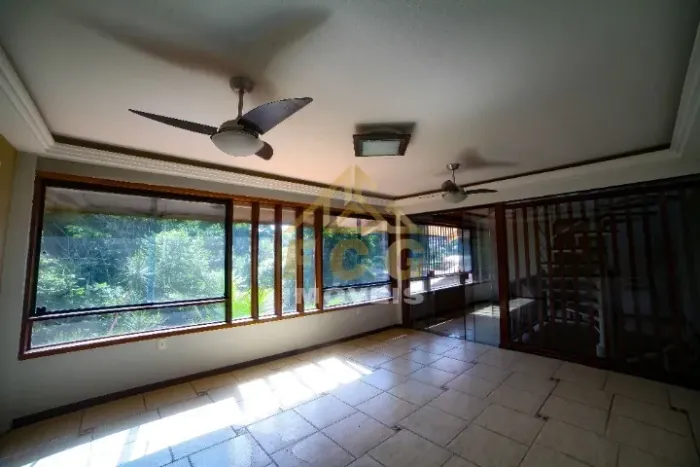 Casa 5 quartos (sendo 3 suítes) no Baldeador - Niterói - RJ