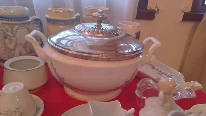 Sopeira de porcelana antiga com tampa inox adaptada linda e muito antiga