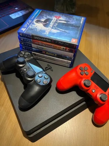 PS4 Slim + 2 Contr. + 6 jogos