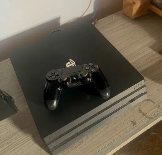 Playstation 4 Pro + Controle