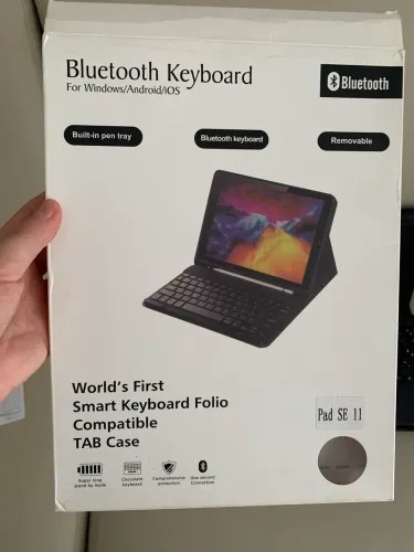 Capa com Teclado Bluetooth para Tablet - Modelo Pad SE 11