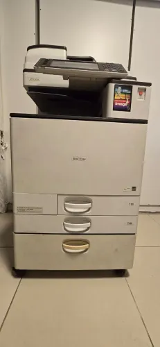 Multifuncional ricoh aficio mp c3003 colorida