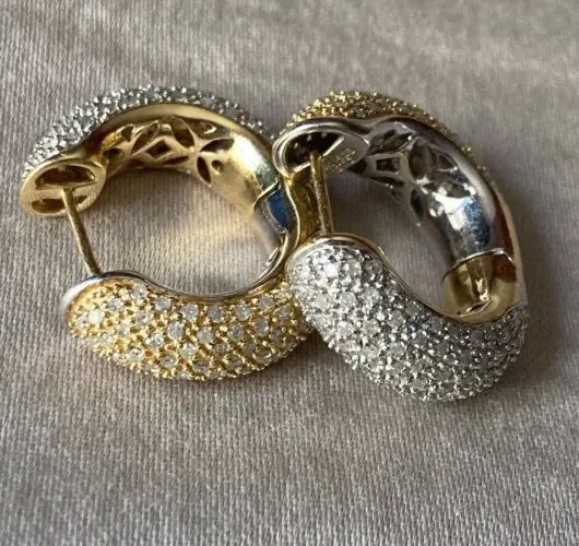Brincos Argola Cravejados de diamantes