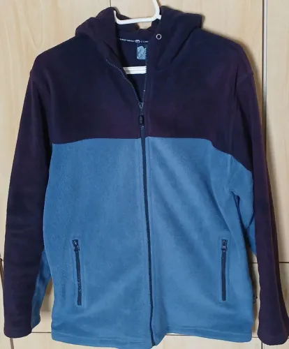 Casaco blusa frio de moletom com Capuz , seminova,  tamanho P / M