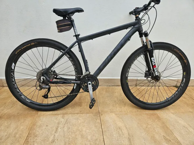 Bicicleta First aro 29, 27 marchas shimano