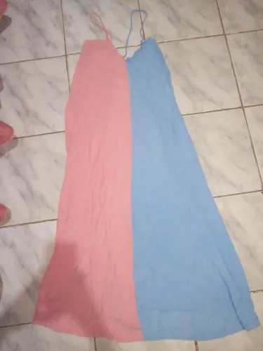 Vestido azul com rosa com alças finas